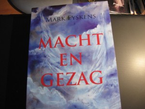 Macht en gezag is het 51e boek van Mark Eyskens.